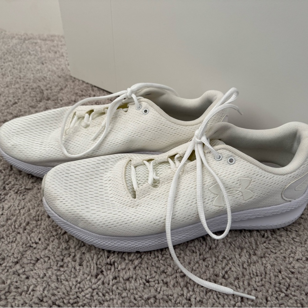 Under Armour Men's White Athletic Shoes